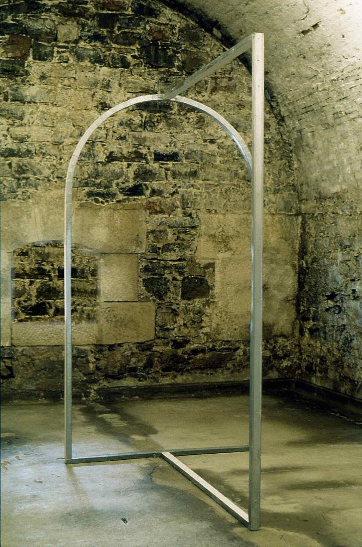 Sans titre - 1996 –Raille de placoplatre, plâtre. 210 x 120 x 8 cm. Denis Falgoux